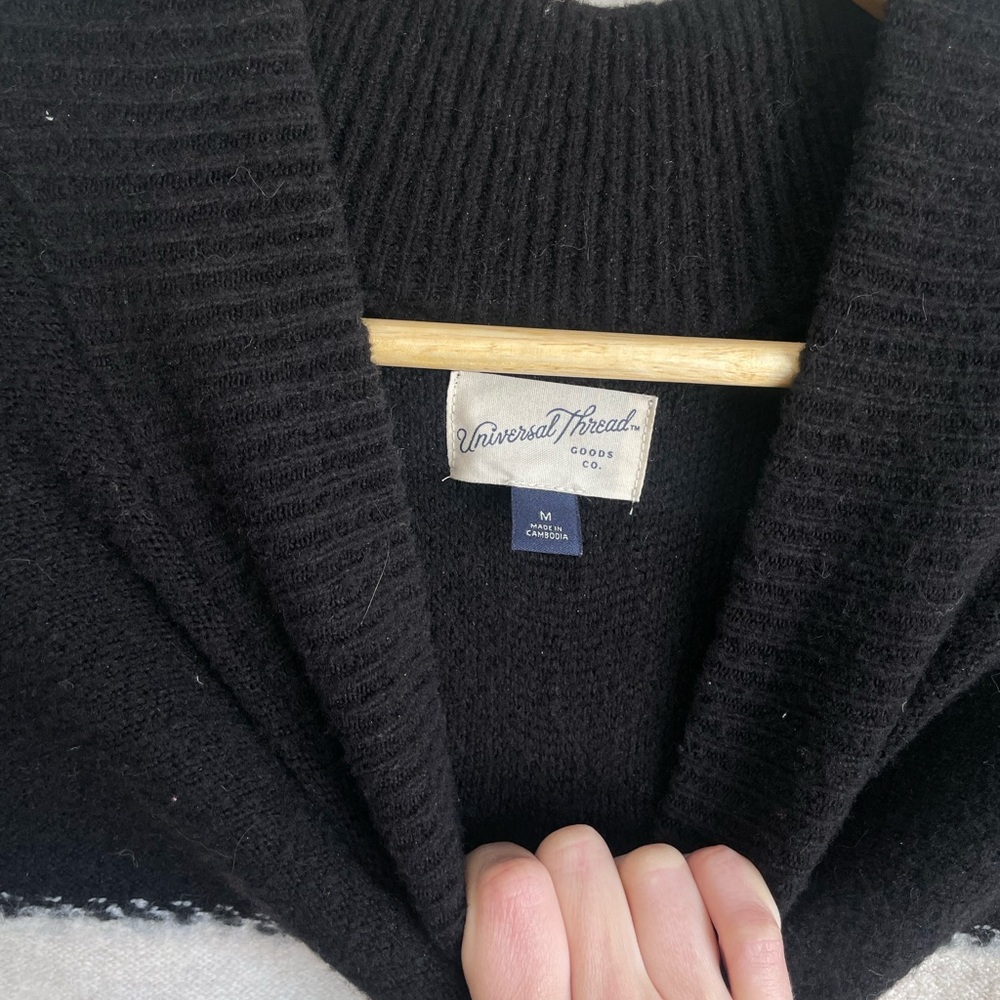 Universal Thread Sweater. - Picture 3 of 4